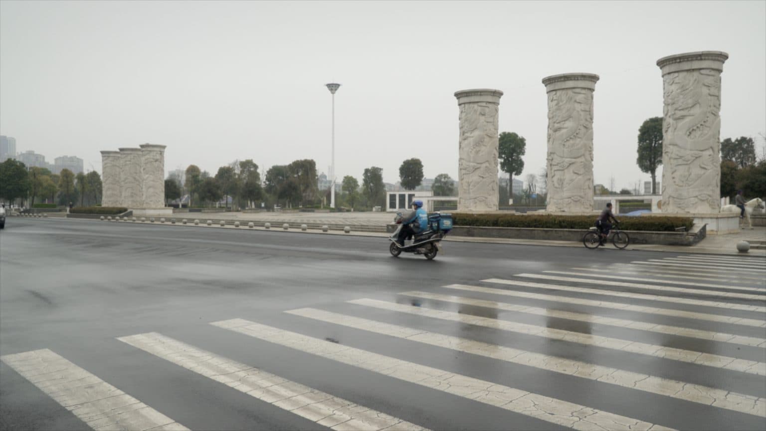 Inspired by Transliteration – Chapter One: A White Dragon Glides Across the Street in Front of the Land and Resources Bureau 煙士披里純 – 第1章:國土局馬路對面遊過一條大白龍